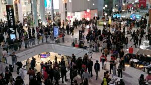 Read more about the article Helping Your Child Cope With Crowded Spaces